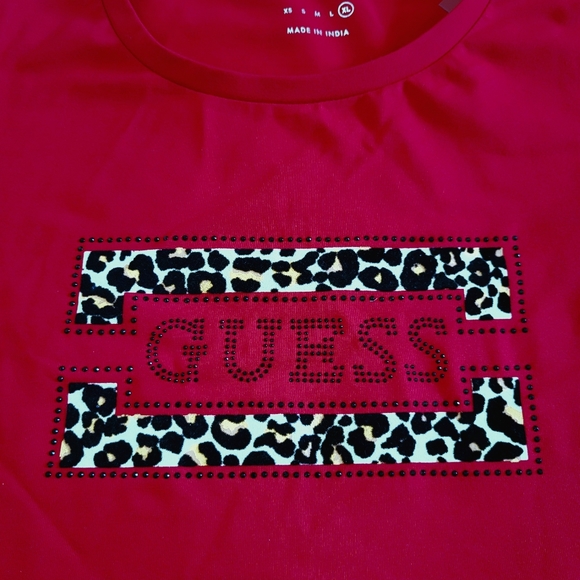 Guess❓Logo with Leopard🐆 Border Tee - NWT - Picture 3 of 11